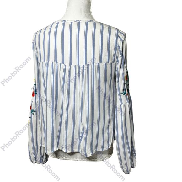 Hollister Womens SZ M Hi Low Top Blue White Stripes Embroidered Sleeves Tie Neck - Picture 4 of 9